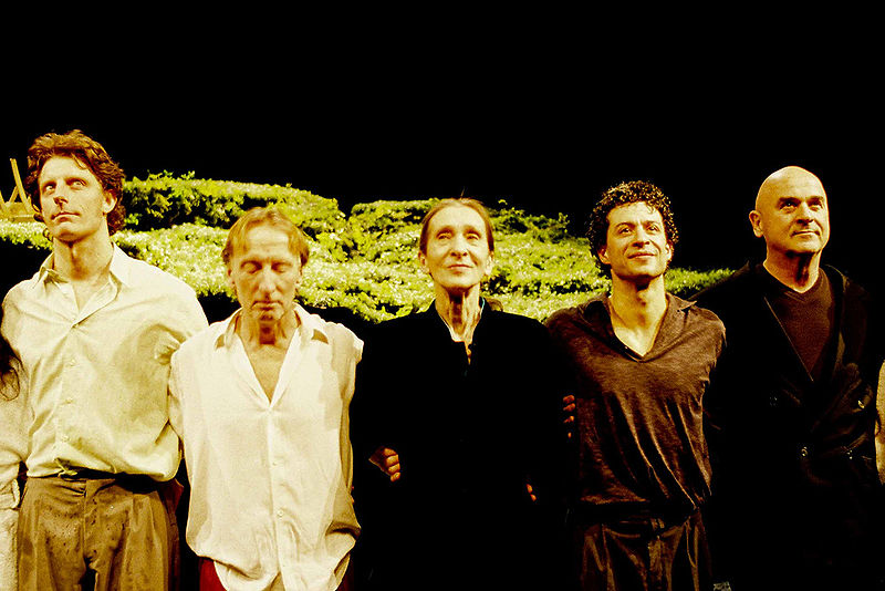 Pina_Bausch.jpg (98186 bytes)