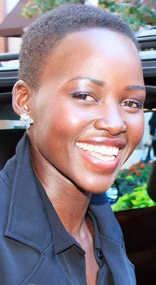 Lupita_NyongoWikiCommons-crp.jpg (38860 bytes)