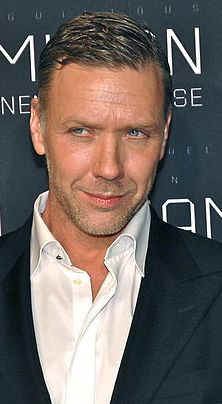 Persbrandt2012WikiCommons-Crp.jpg (23254 bytes)